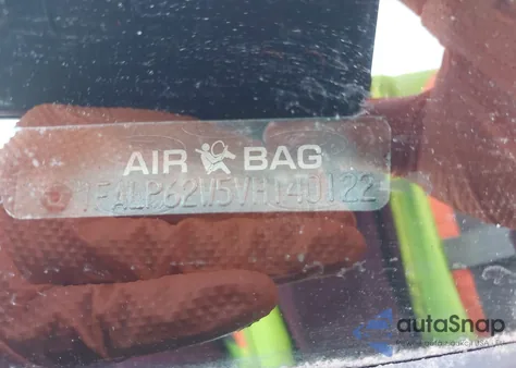 1997 Ford Thunderbird Lx z USA, uszkodzony, nr VIN 1FALP62W5VH140122